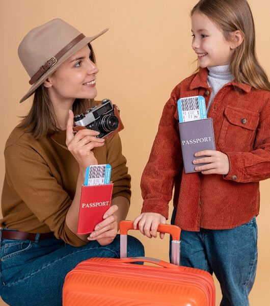 mother-daughter-with-luggage-ready-traveling